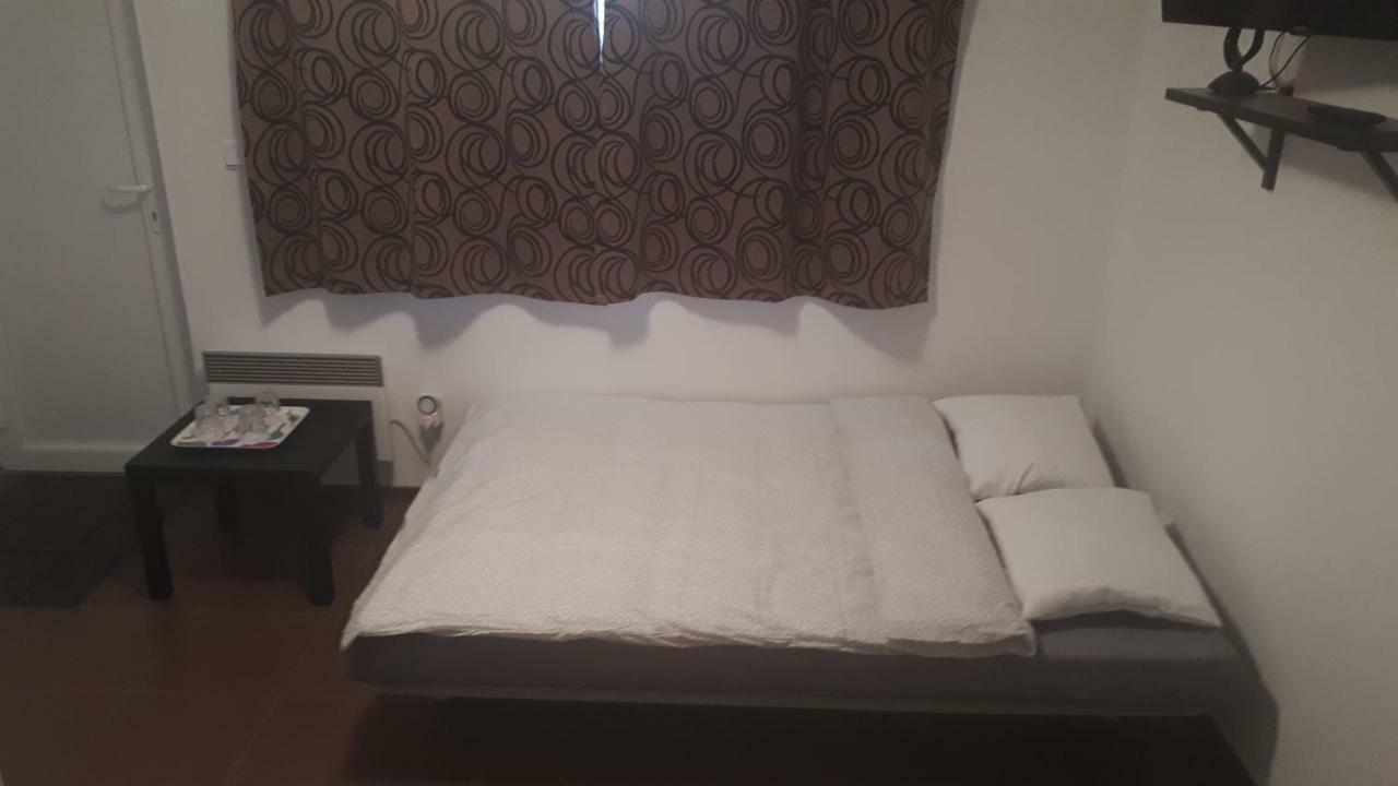 Apartman - Sukromie V Meste Bratislava Exterior photo